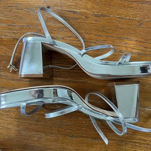 Larroude Gio Sandal In Silver Specchio